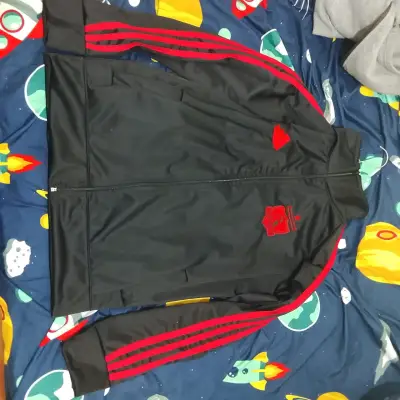 Chaqueta  negra con franjas rojas Colo Col - miniatura 1