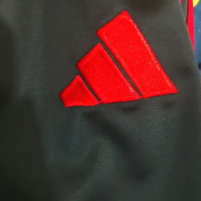 Chaqueta  negra con franjas rojas Colo Col - miniatura 3