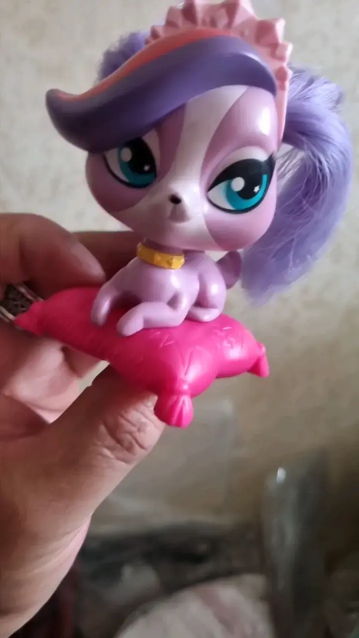 Figura de juguete Littlest Pet Shop con almohada - 2
