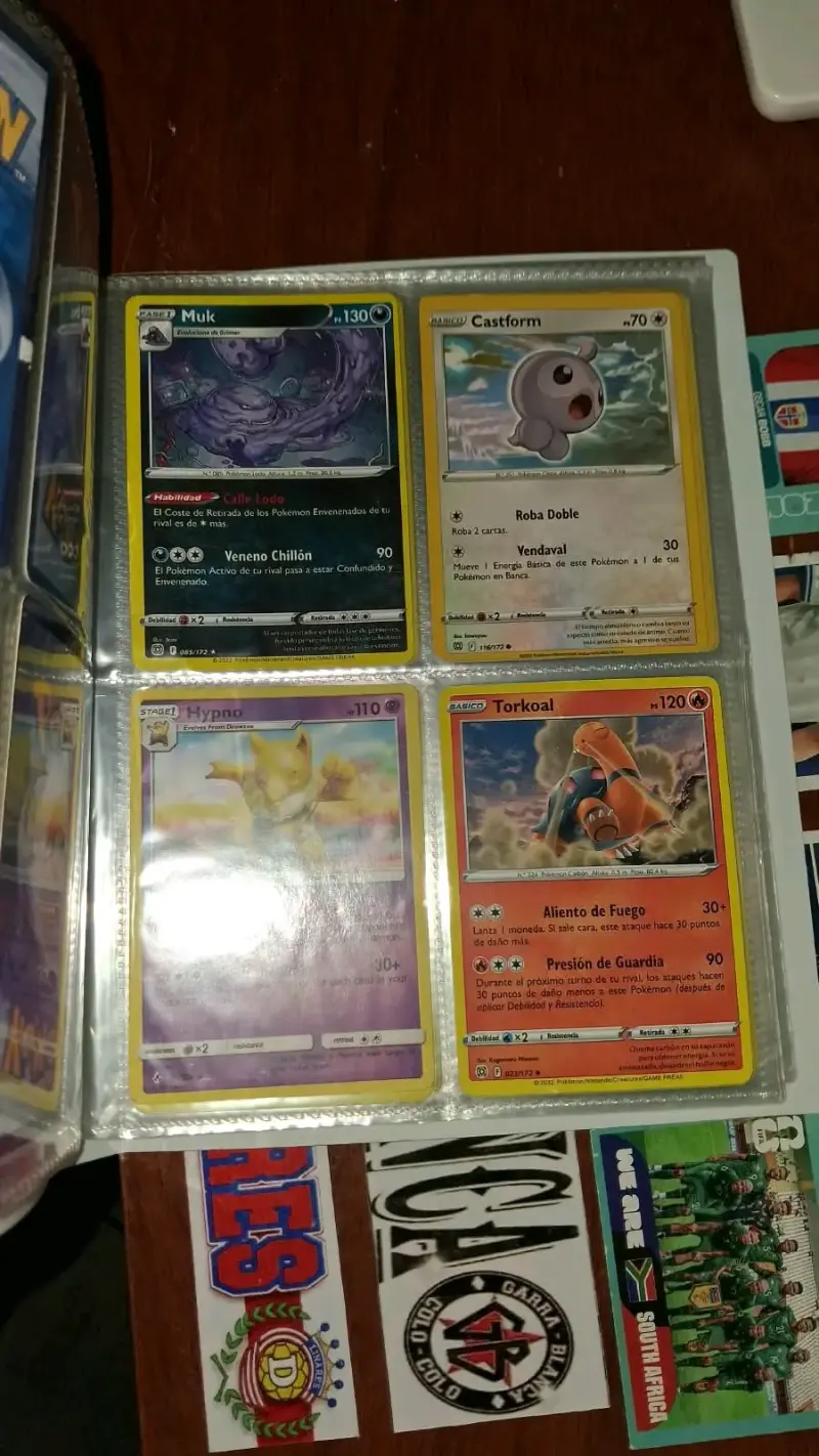 Álbum de Cartas Pokémon con Tarjetas Incluidas - 4