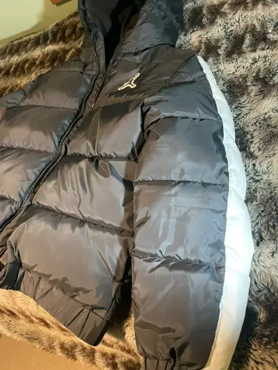 Chaqueta acolchada negra Jordan original para niño - miniatura 2