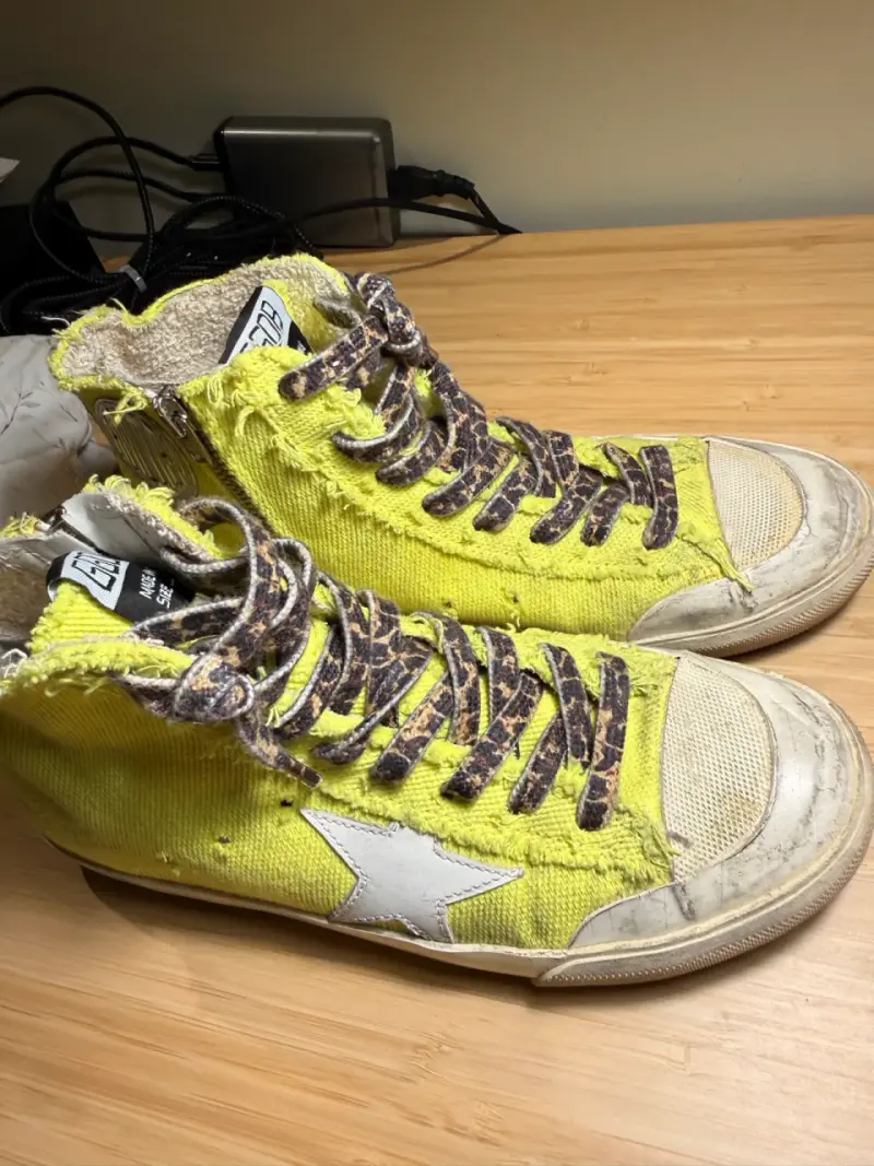 Golden Goose edición especial amarillas con línea - 1