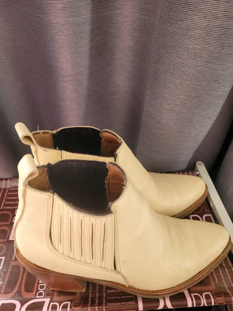 Botines de cuero beige con tacón - 2