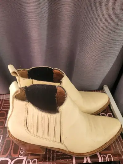 Botines de cuero beige con tacón - miniatura 2
