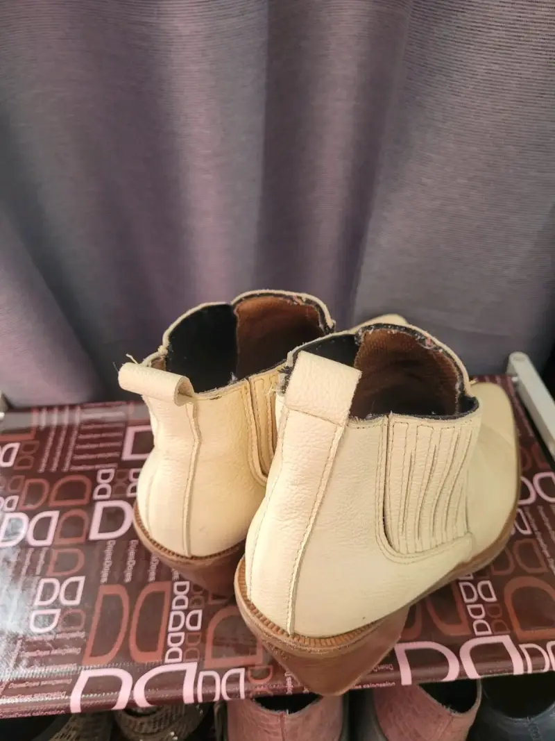 Botines de cuero beige con tacón - 3