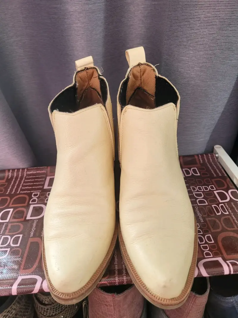 Botines de cuero beige con tacón - 5