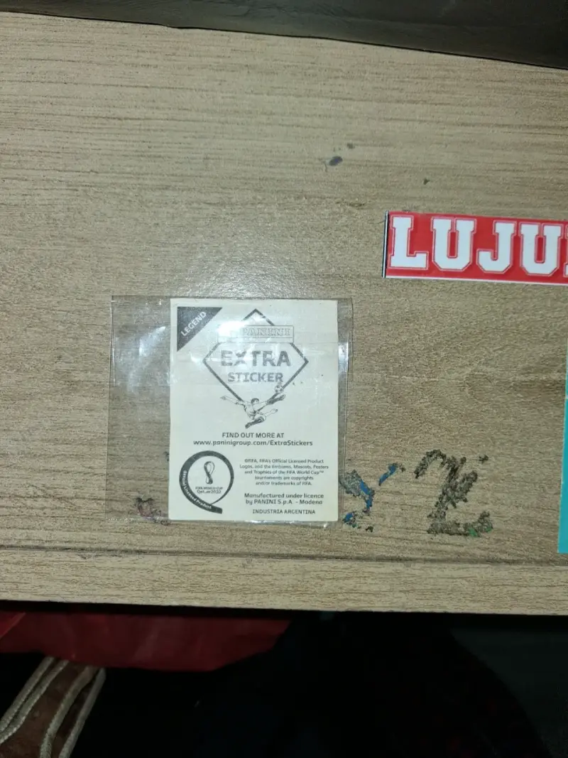 Lámina Extra Sticker Gold Neymar Jr Legend WC 2022 - 2