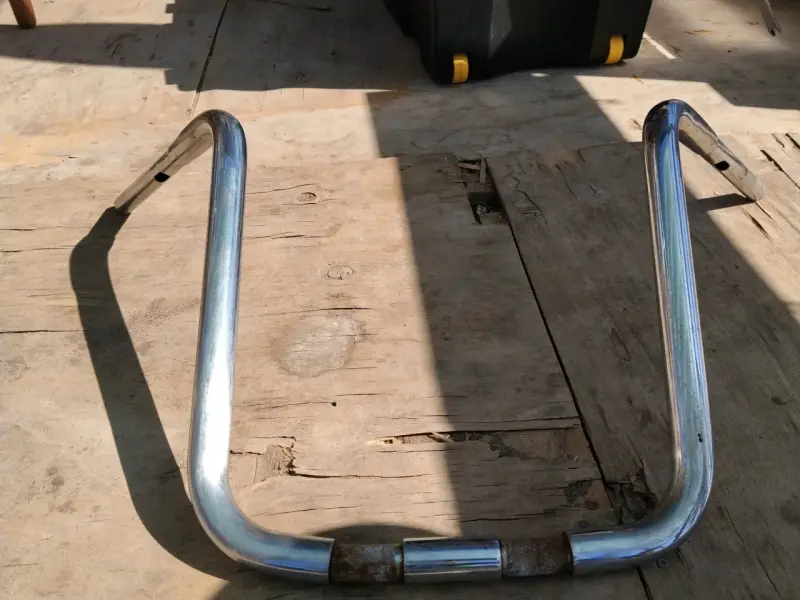 Barra de protección para moto cromada marca harley - 1