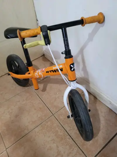 Bicicleta de equilibrio infantil B'Twin naranja - miniatura 1