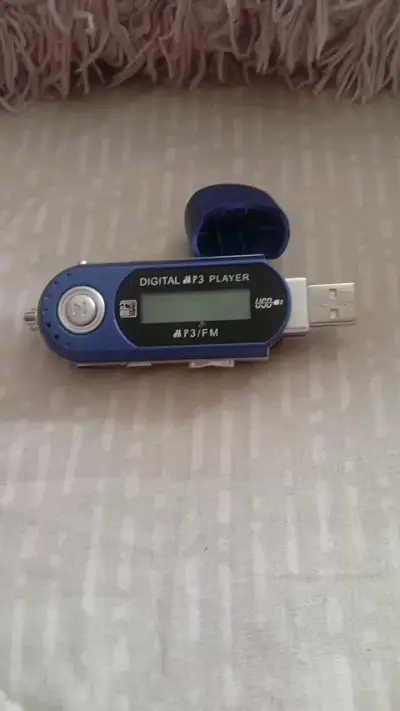 Reproductor MP3 digital con USB y FM - miniatura 2
