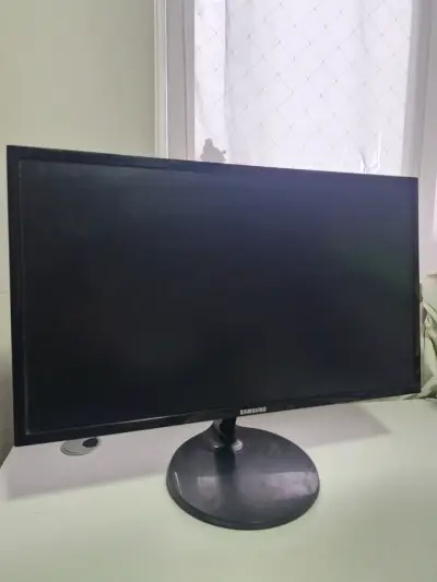 PC Gamer + monitor - miniatura 4