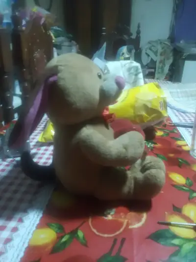 Peluche de perro con corazón rojo - miniatura 2