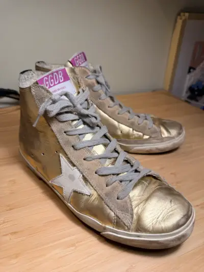 Zapatillas Golden Goose doradas  estrella lateral - miniatura 1