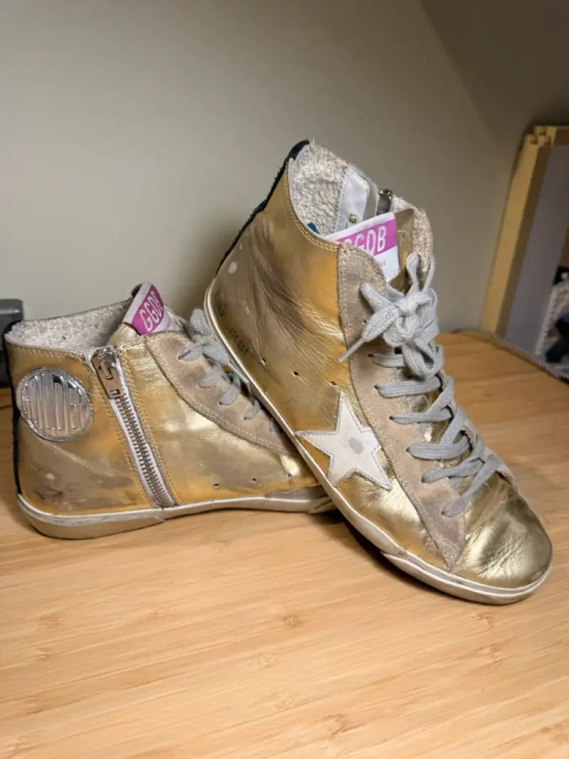 Zapatillas Golden Goose doradas  estrella lateral - 2