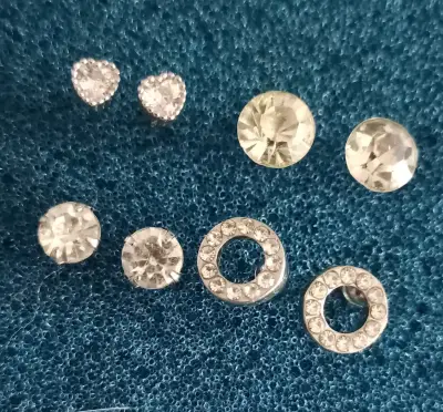Set de aros de fantasia con cristales y perlas - miniatura 1