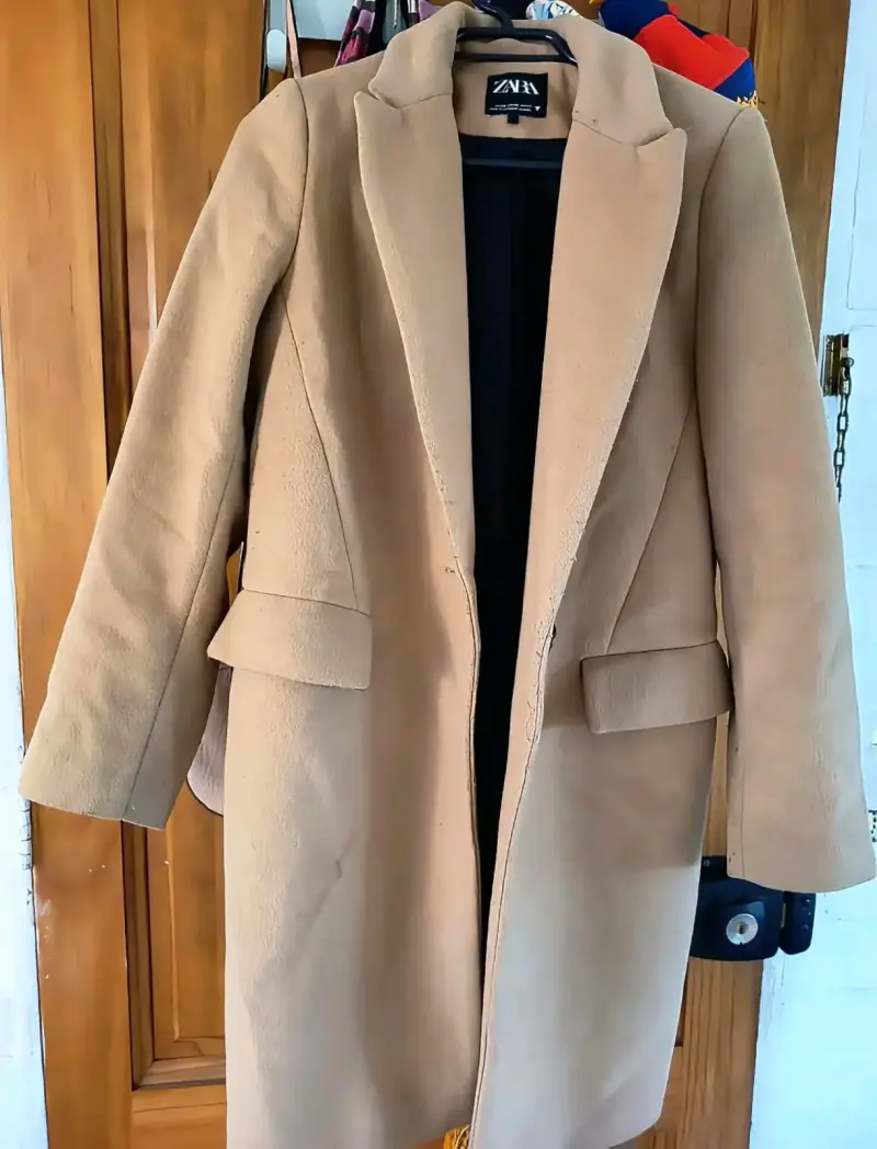 Abrigo beige de mujer Zara elegante