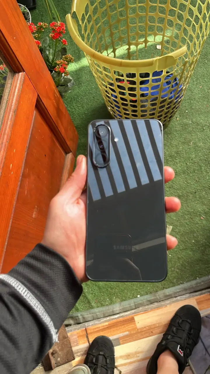 Samsung Galaxy A36 5G 128GB Grafito en buen estado - 1