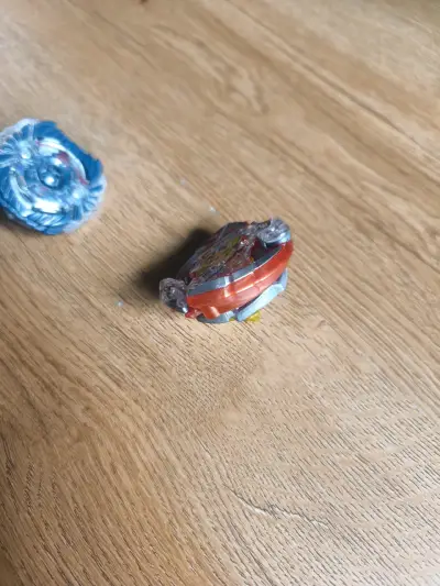 Set de peonzas de combate Beyblade - miniatura 2