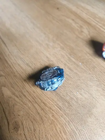 Set de peonzas de combate Beyblade - miniatura 3