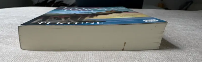 Libro 'La Casa en el Mar Más Azul' de TJ Klune - 3