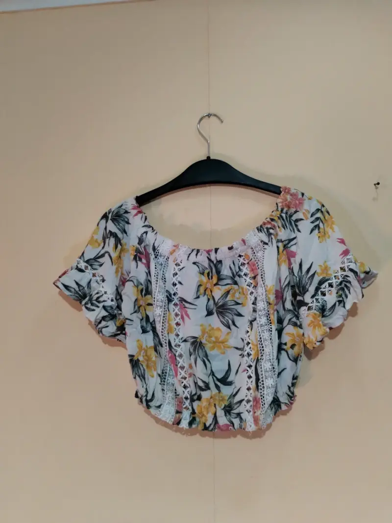 Blusa floral con encaje para mujer