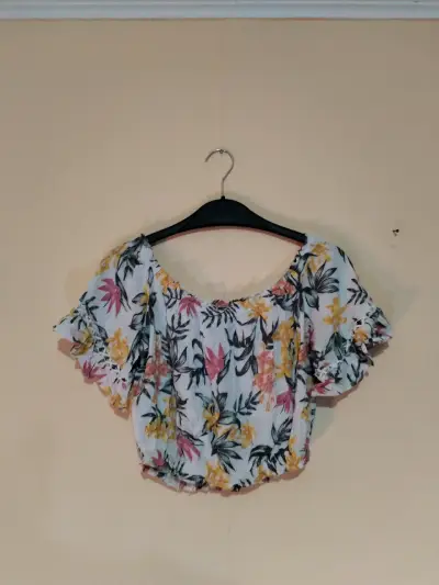 Blusa floral con encaje para mujer - miniatura 2