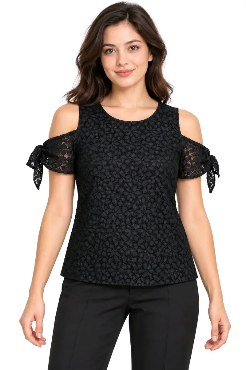 Blusa de encaje negra con hombros descubiertos