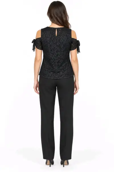 Blusa de encaje negra con hombros descubiertos - miniatura 2
