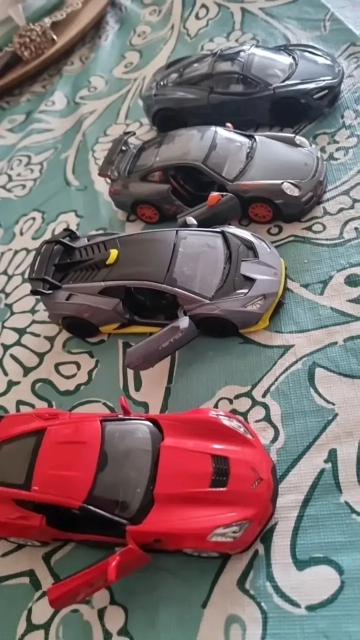 Set de autos deportivos a escala con puertas móviles - 6