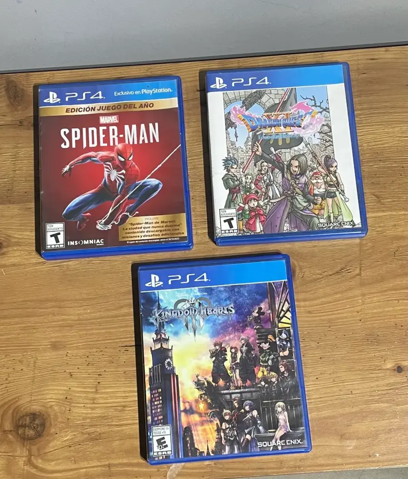 Consola PS4 con juegos y dos controles - 3