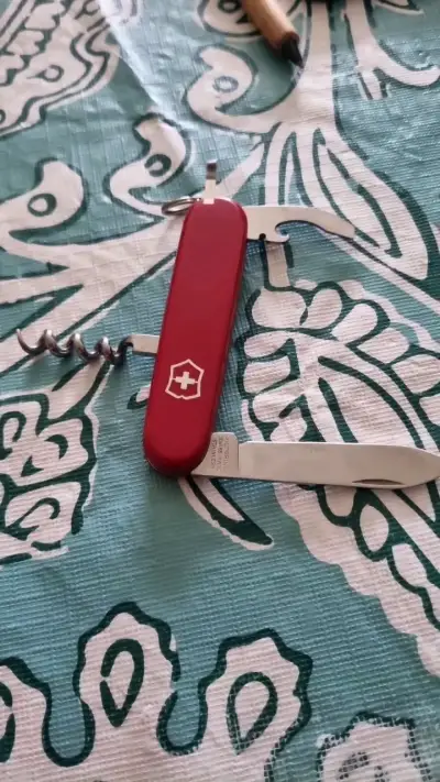 Navaja suiza Victorinox roja multifuncional - miniatura 1