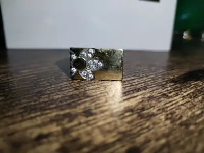 Anillos. con incrustaciones de piedras brillante - miniatura 2