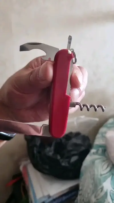 Navaja suiza Victorinox roja multifuncional - miniatura 2