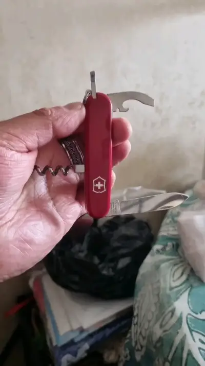 Navaja suiza Victorinox roja multifuncional - miniatura 3
