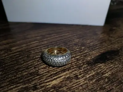 Anillos. con incrustaciones de piedras brillante - miniatura 3
