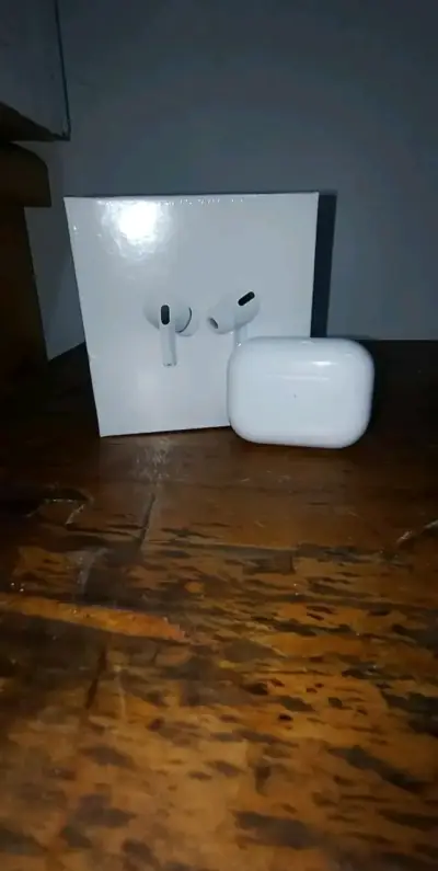 Audífonos inalámbricos con estuche de carga - miniatura 1