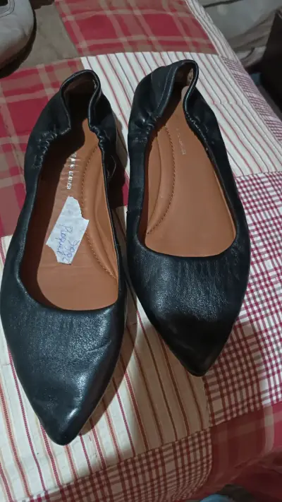 Zapatos planos de cuero negro para mujer - miniatura 1