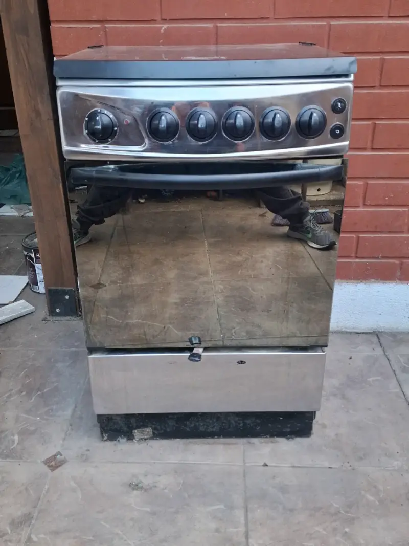 Cocina a gas de 4 quemadores con horno - 5