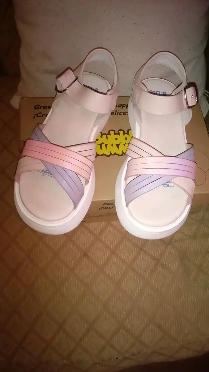 Sandalias Bubble Gummers para niña en tonos pastel