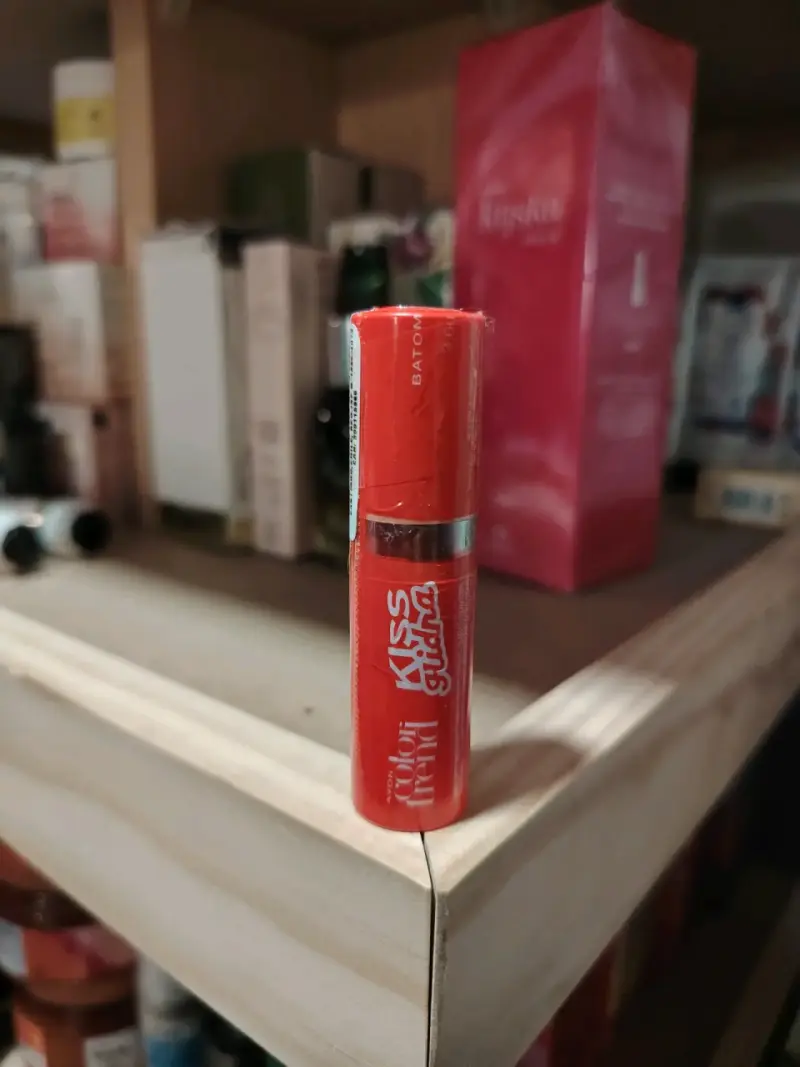 Labial Avon Color Trend Kiss Glidera Rojo - 1