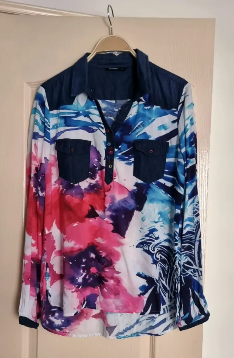 Blusa estampada de manga larga para mujer¹
