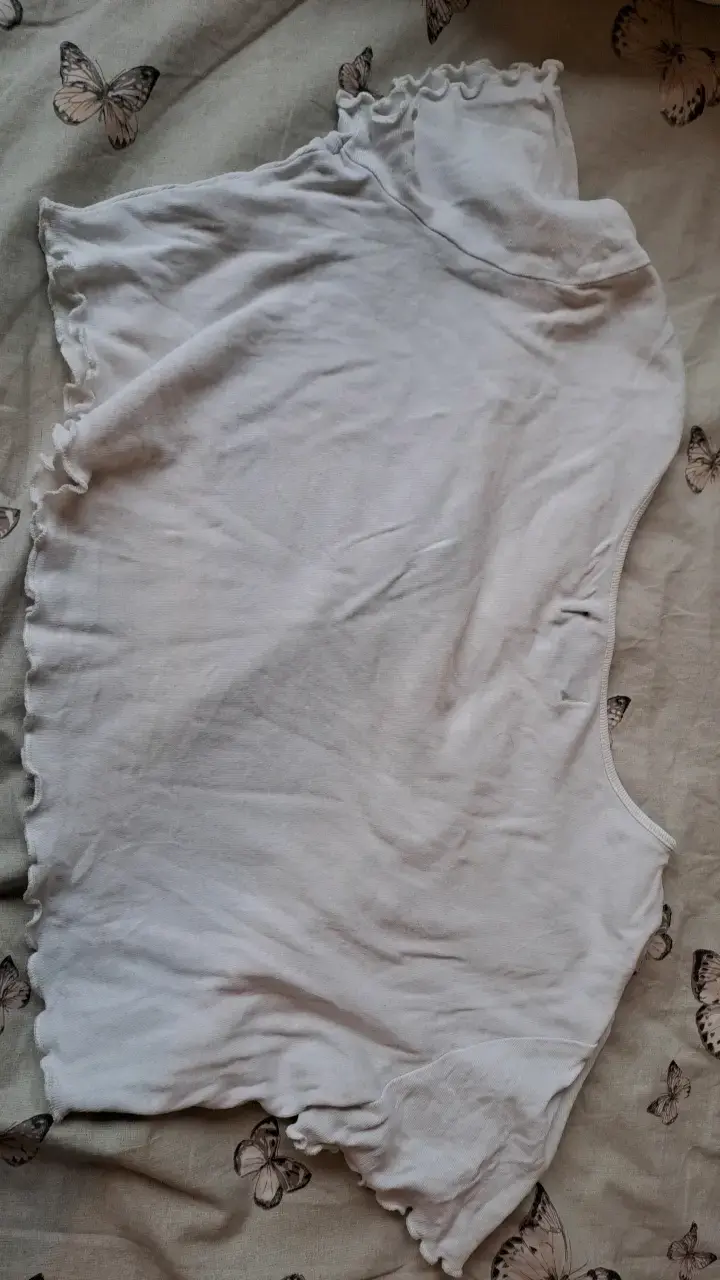 Polera blanca con diseño 'All is Love' - 2