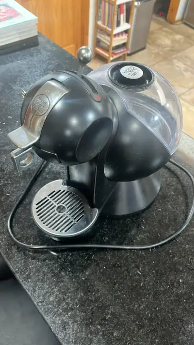 Cafetera Dolce Gusto automática negra - miniatura 1