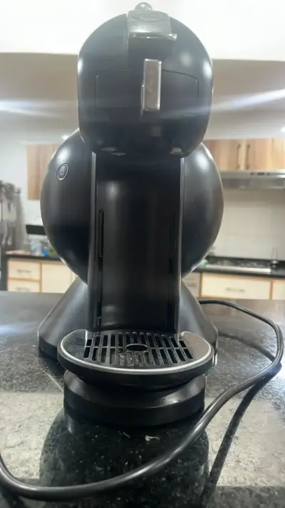 Cafetera Dolce Gusto automática negra - miniatura 2