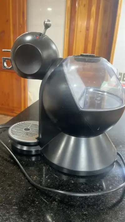 Cafetera Dolce Gusto automática negra - miniatura 3