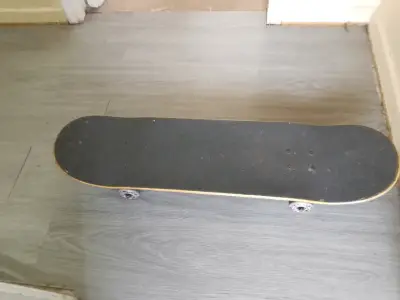 Skateboard Primitive Hamilton con diseño gráfico - miniatura 1