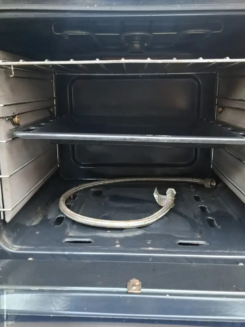 Cocina a gas de 4 quemadores con horno - 3