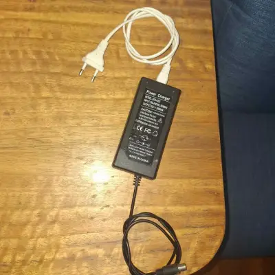Scooter eléctrico plegable en buen estado - miniatura 4