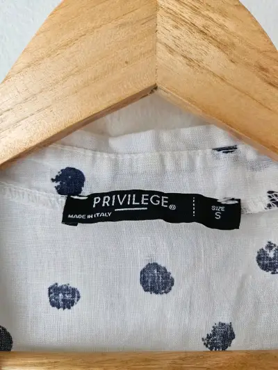 Blusa blanca con lunares azules Privilege - miniatura 2
