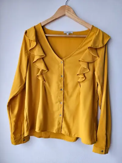 Blusa amarilla con volantes Jacinta Tienda - miniatura 1